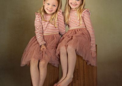 2 girls on boxes chester family photographer